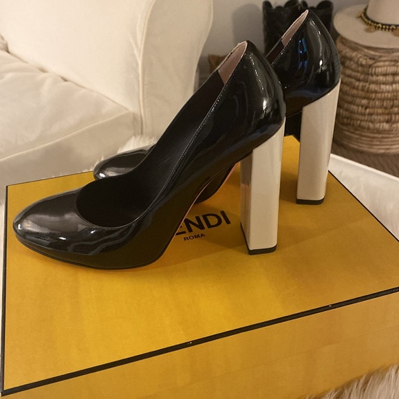Fendi Shoes - Picture 1 of 17